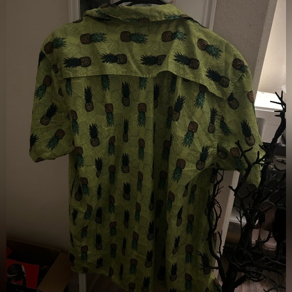 Mens Button Up Top - Picture 2 of 4